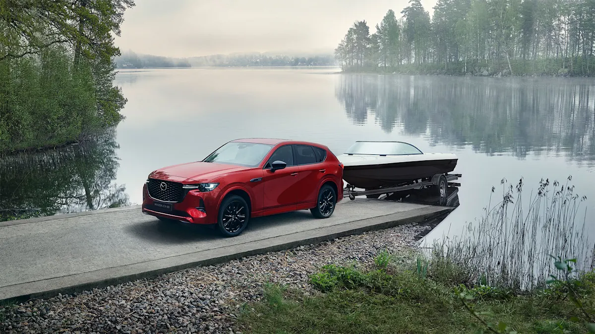 Mazda CX-60 a rebocar um barco